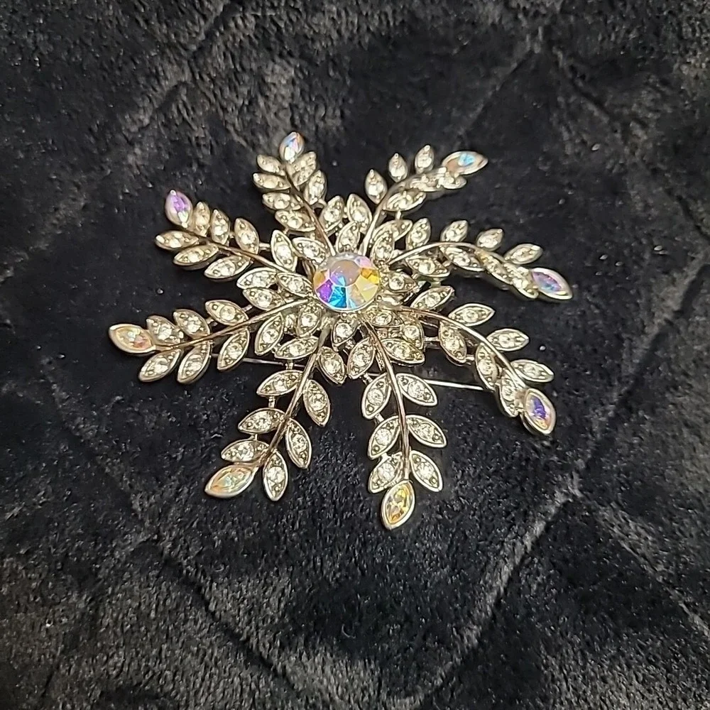 Avon Snowflake Brooch Pin Silver Plate Aurora‎ Borealis Rhinestone